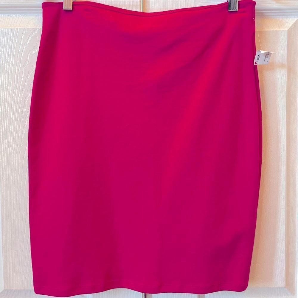 FUCHSIA PENCIL SKIRT WITH BACK ZIPPER SIZE LARGE NWT - Picture 3 of 6